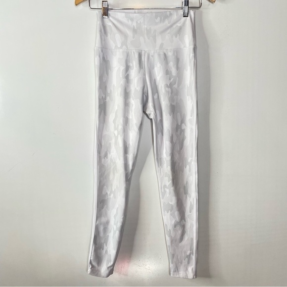 Buff Bunny Gray Camo Full Length Leggings Size Medium - Picture 1 of 5